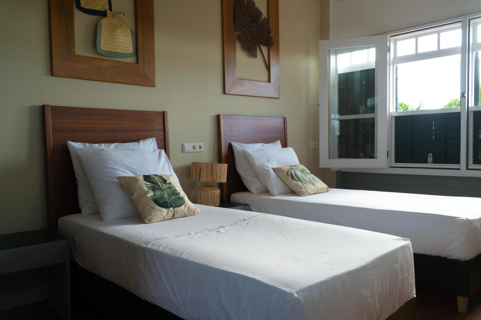 Couleur Locale Paramaribo Bilik gambar